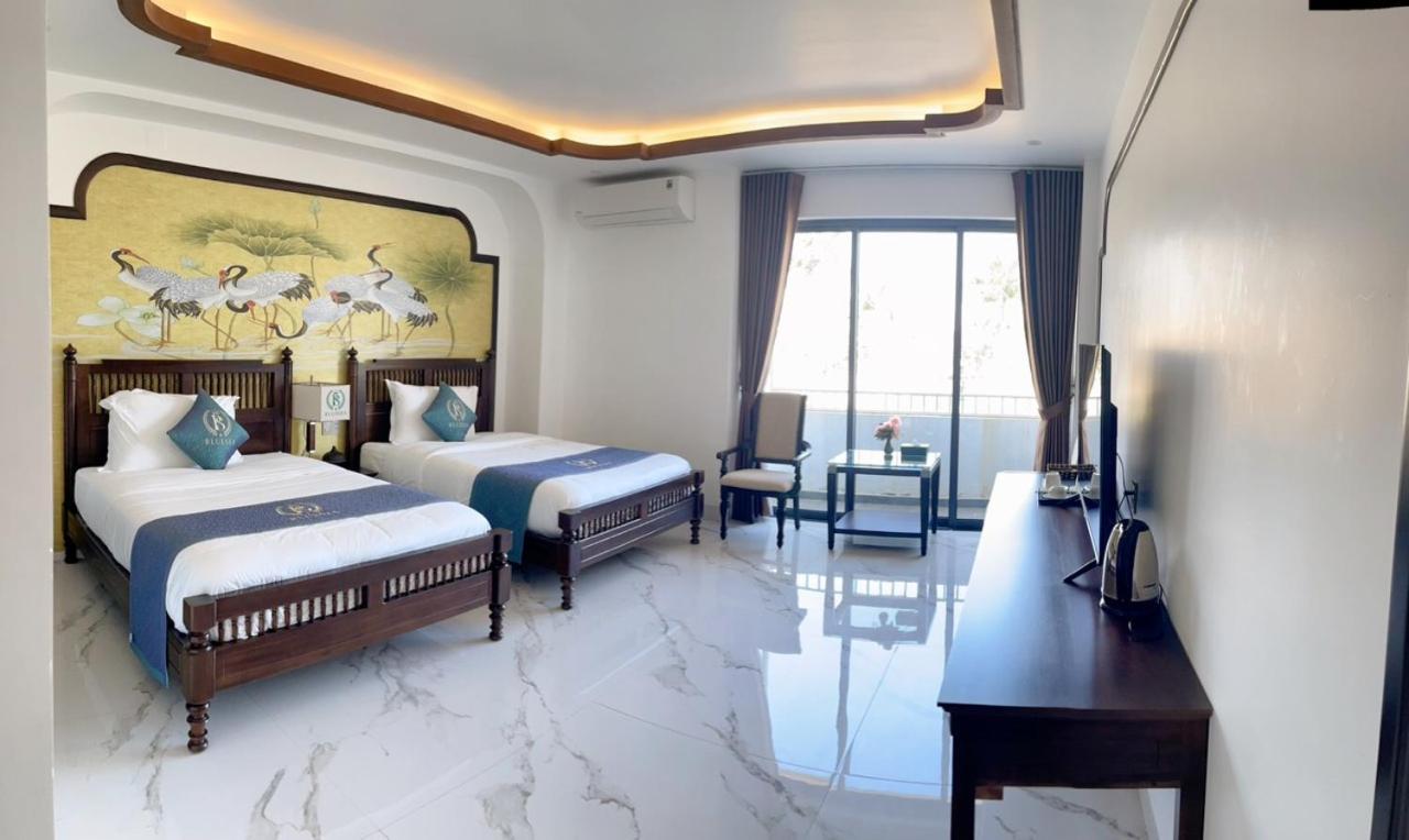 Blue Sea Hue Hotel Bagian luar foto